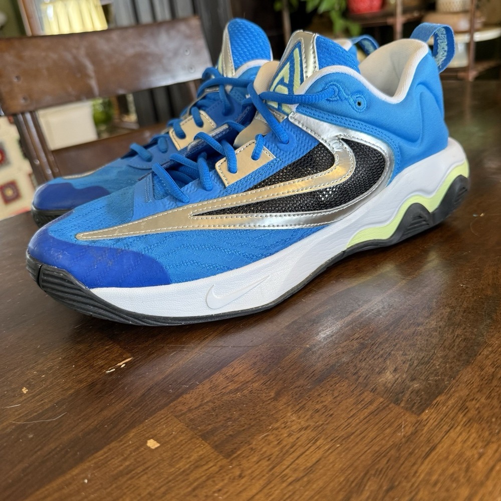 Nike Men’s Blue and Silver Low-Top Athletic Sneakers
